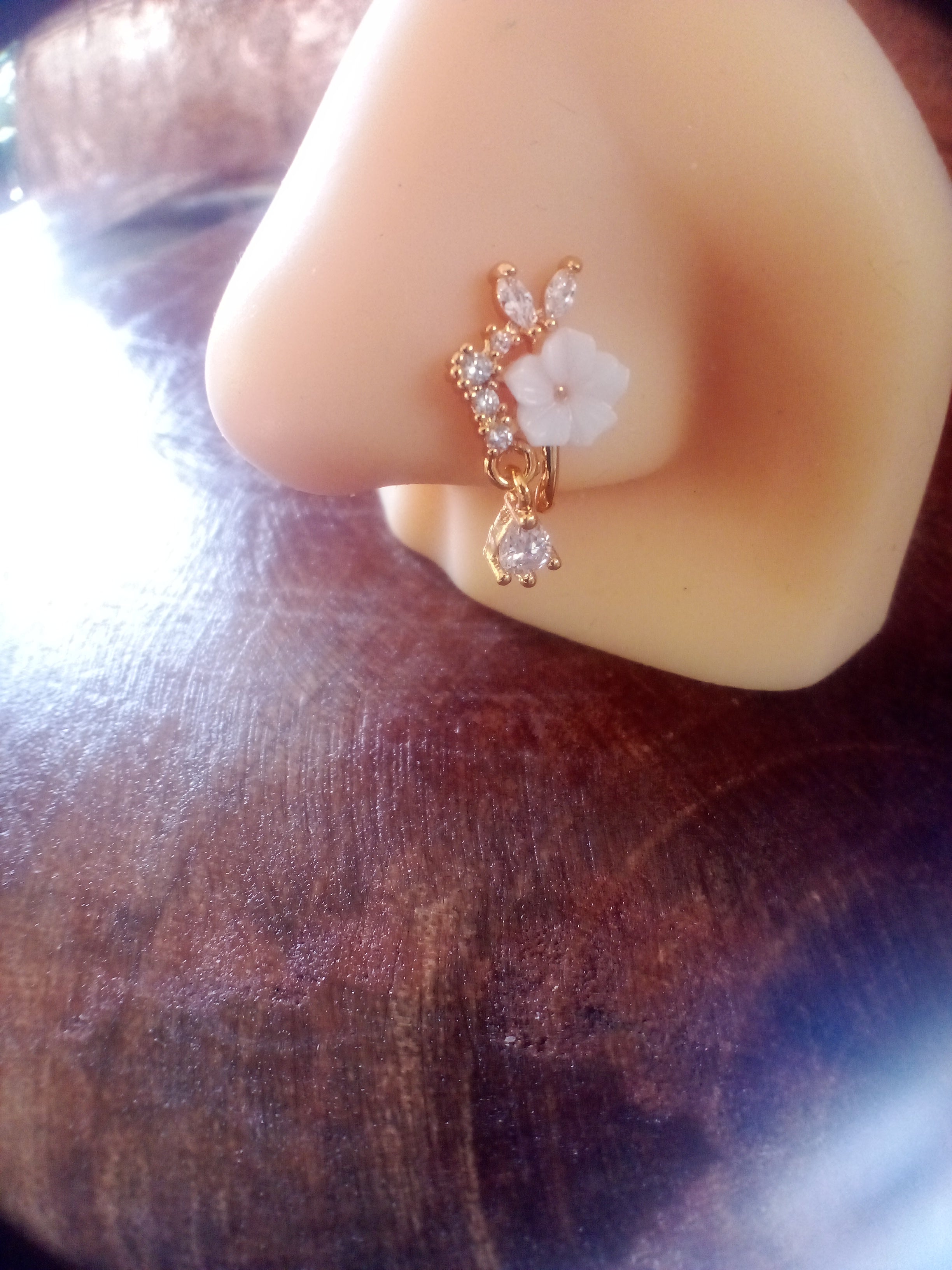 Faux piercing fantaisie nez