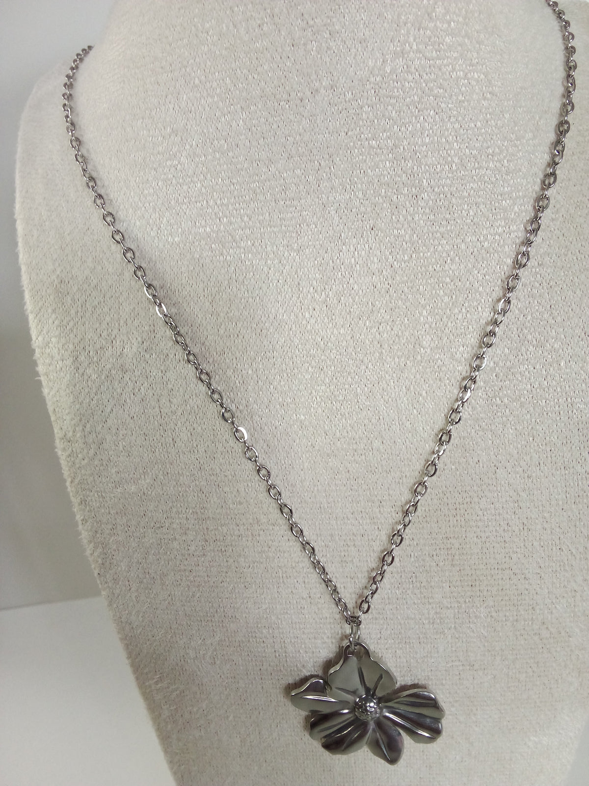 Collier fleur acier inoxydable