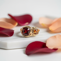 Bague pierres sur plateau