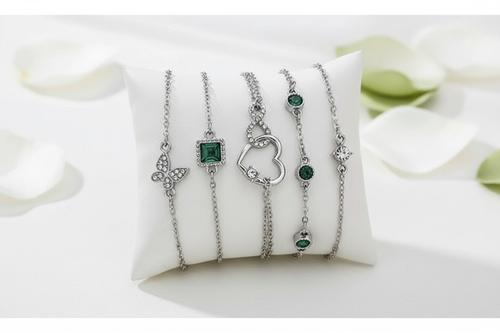 Bracelets sur oreiller à bijoux